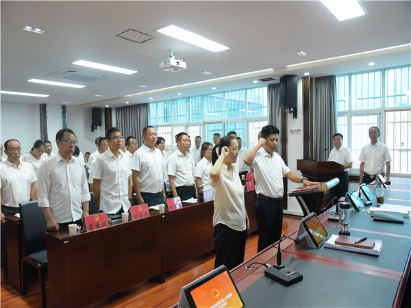 人大常委会召开第十二次会议3