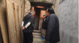 九溪镇六十亩村开展独居老人老房区安全排查及宣传